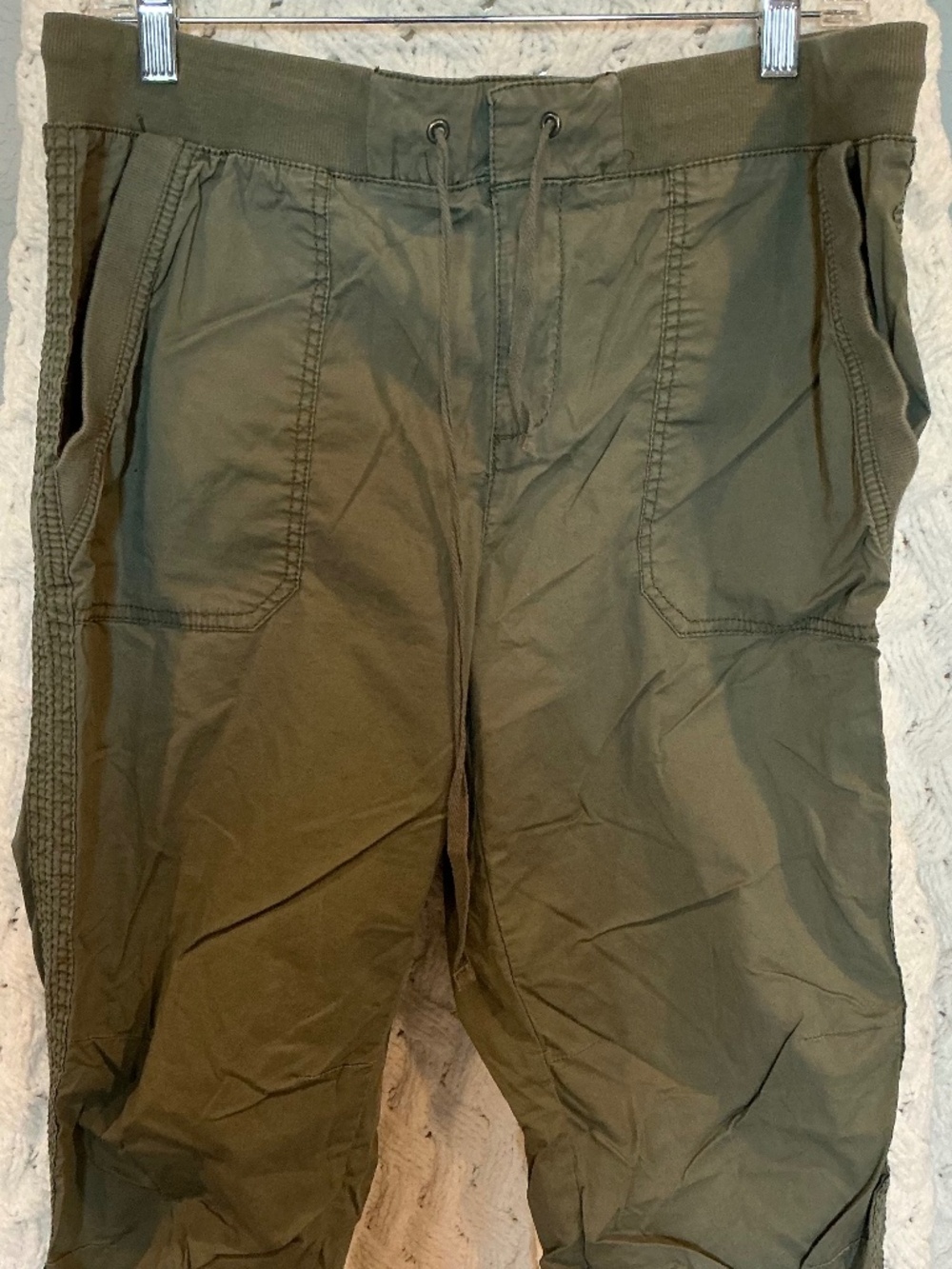 Women’s lightweight cargo pants/capris